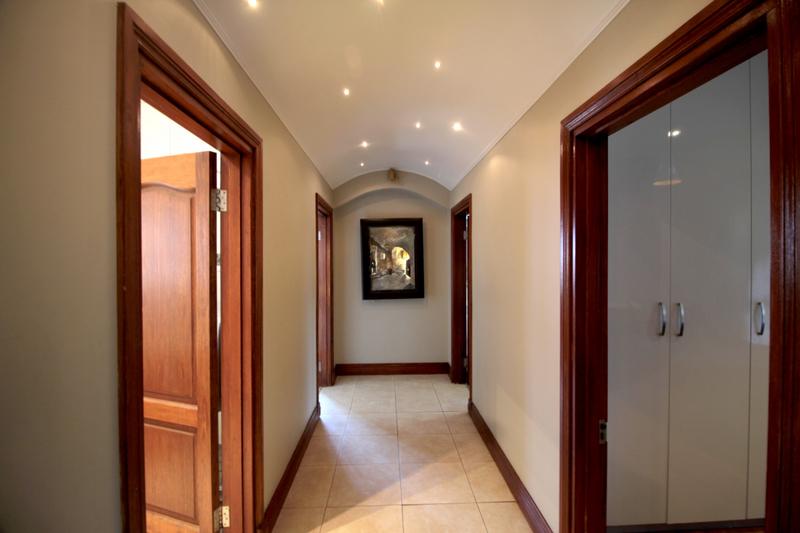 5 Bedroom Property for Sale in Linkside Western Cape
